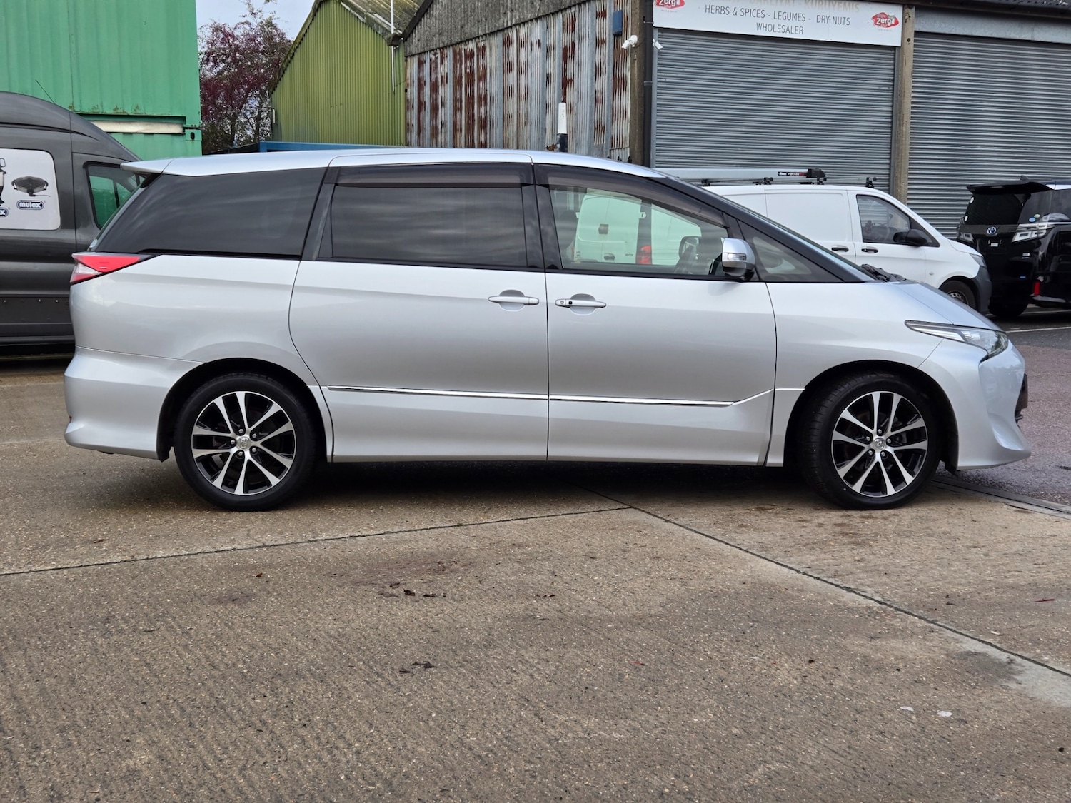 Used Toyota Estima 2017 for sale - 76594595: Photo 8