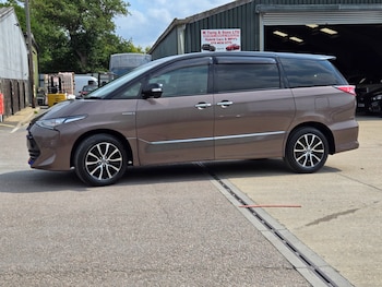 Used Toyota Estima 2017 for sale - 75673612: Photo