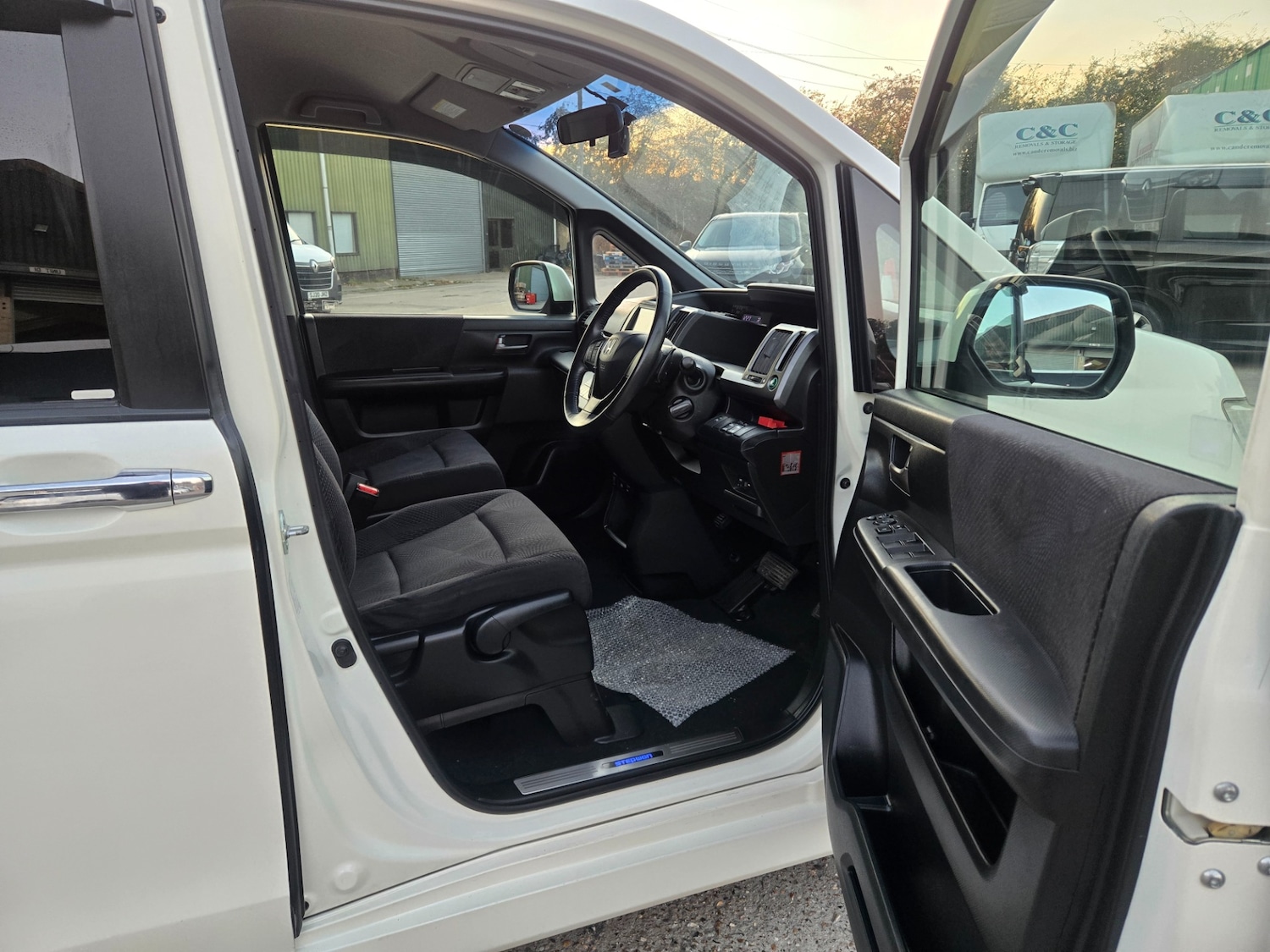 Used Honda Stepwagon 2012 for sale - 76385262: Photo 13