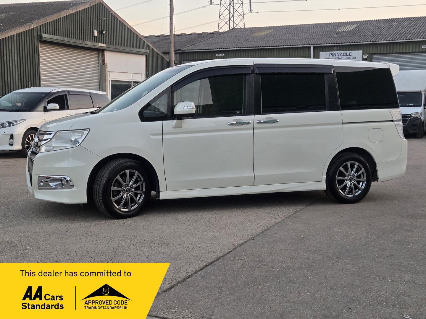 Used Honda Stepwagon 2012 for sale - 76385262: Photo 2