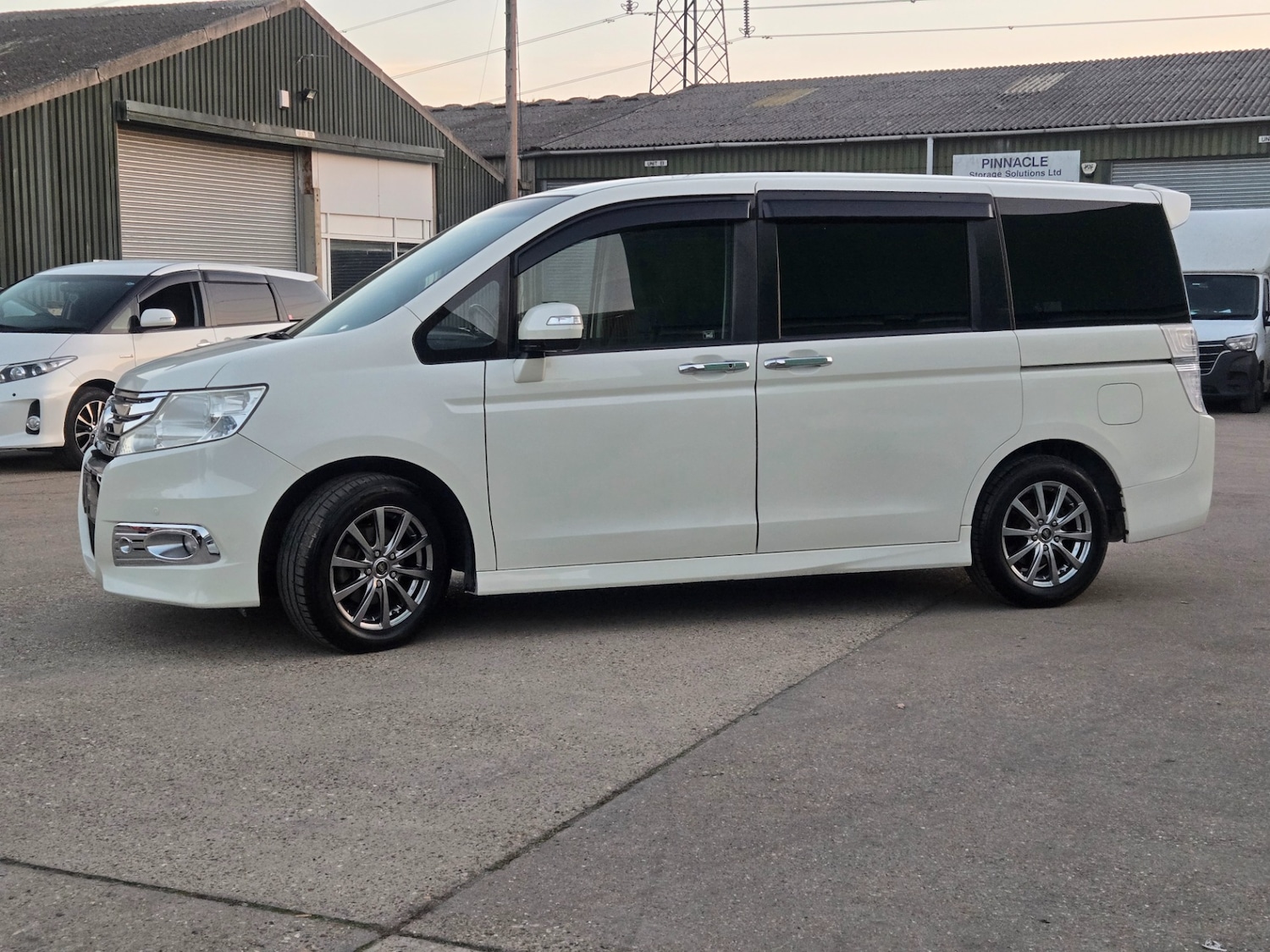 Used Honda Stepwagon 2012 for sale - 76385262: Photo 3