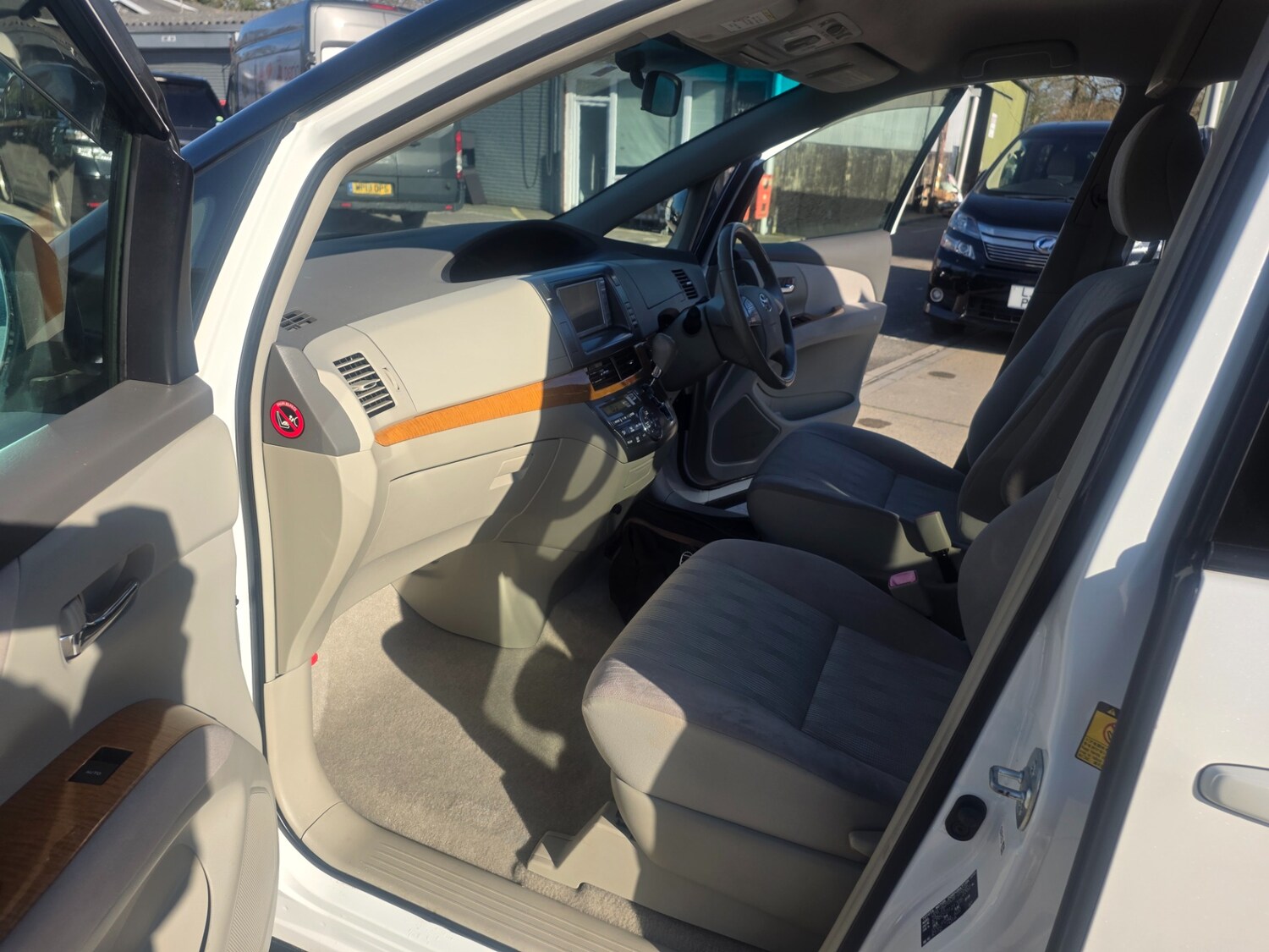 Used Toyota Estima 2010 for sale - 77674950: Photo 11