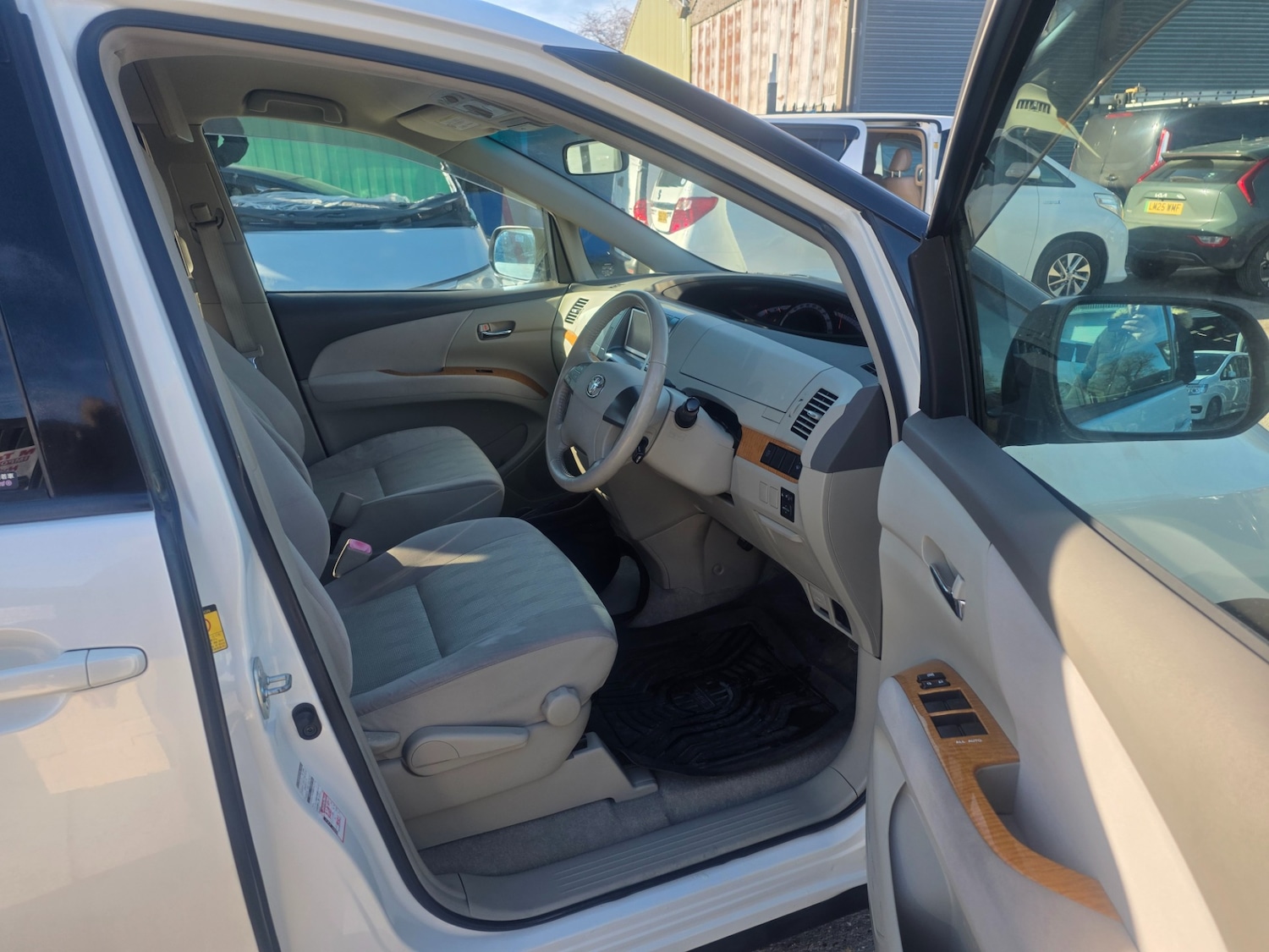 Used Toyota Estima 2010 for sale - 77674950: Photo 7