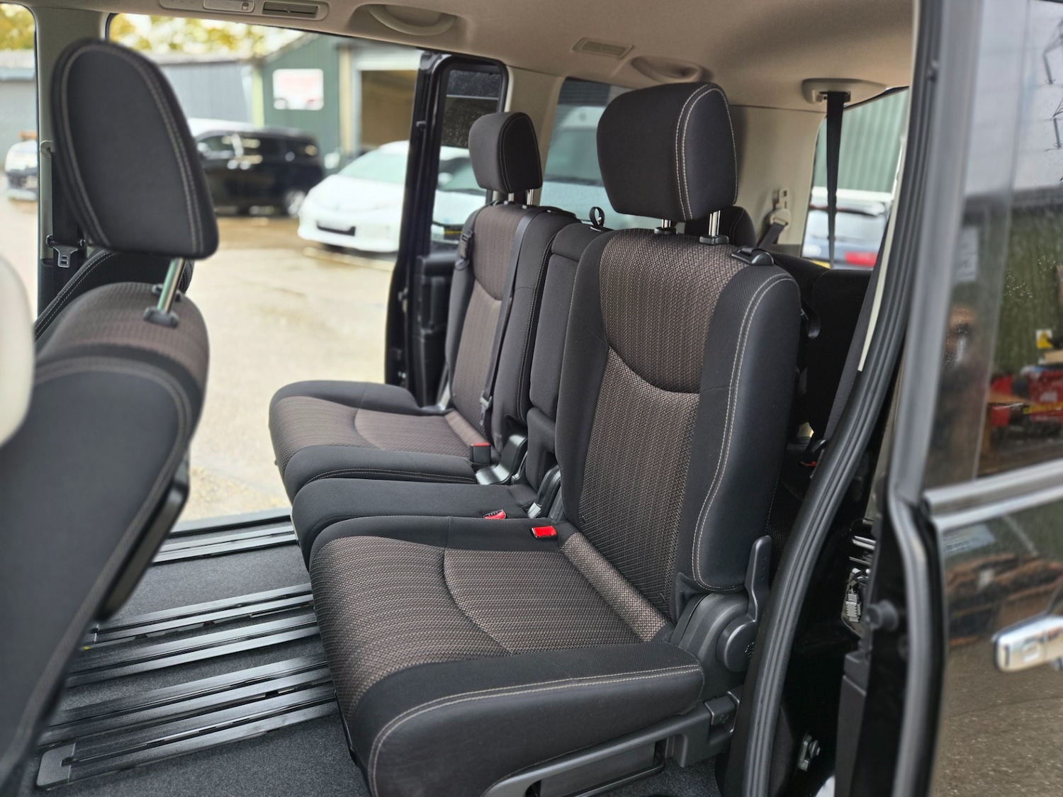 Used Nissan Serena 2015 for sale - 76860132: Photo 12