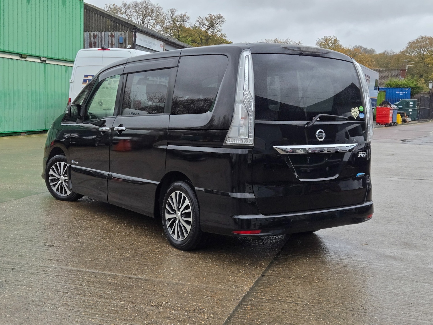 Used Nissan Serena 2015 for sale - 76860132: Photo 5