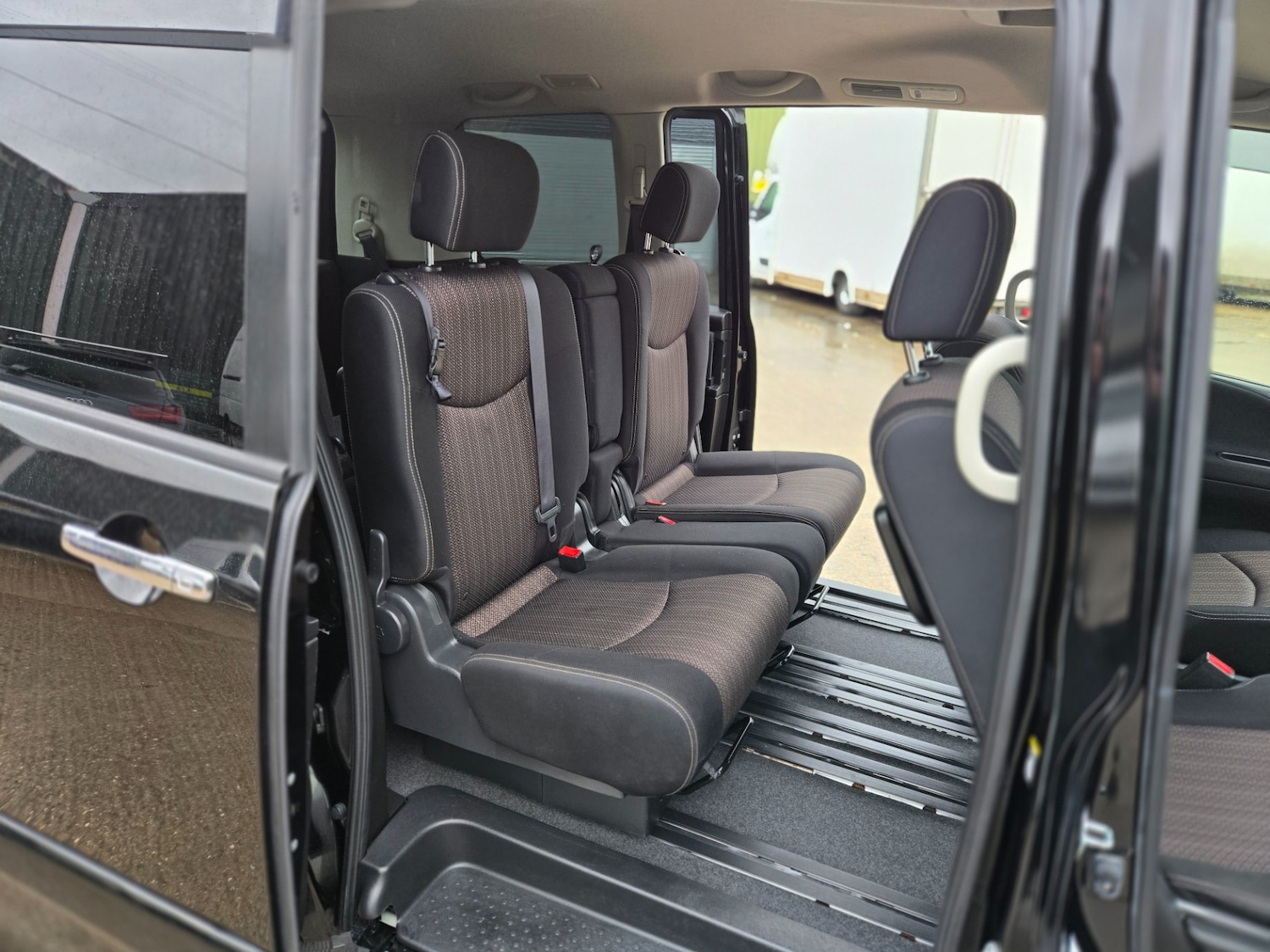 Used Nissan Serena 2015 for sale - 76860132: Photo 9