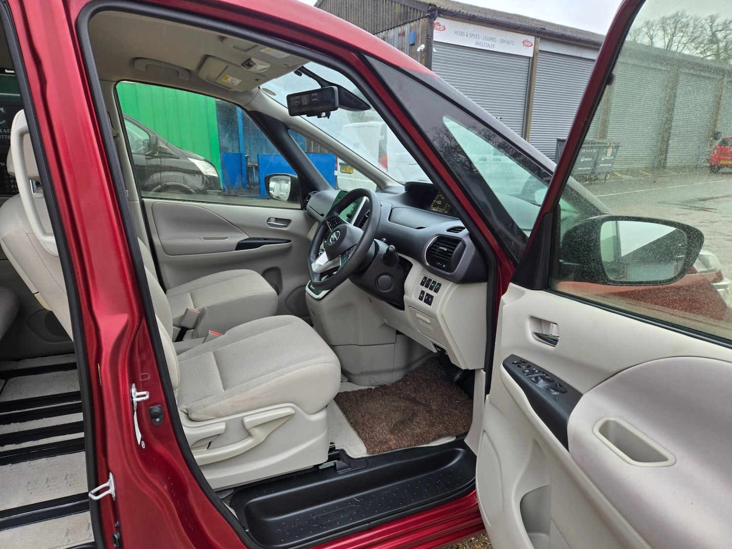 Used Nissan Serena 2026 for sale - 77635227: Photo 7