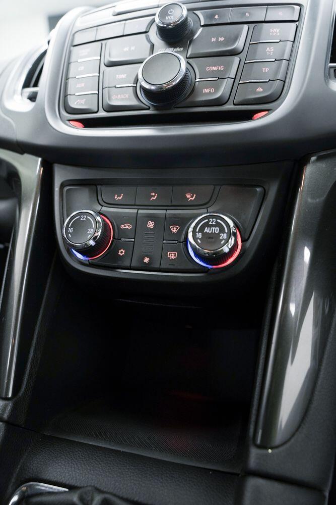 Used Vauxhall Zafira 2015 for sale - 77081453: Photo 24