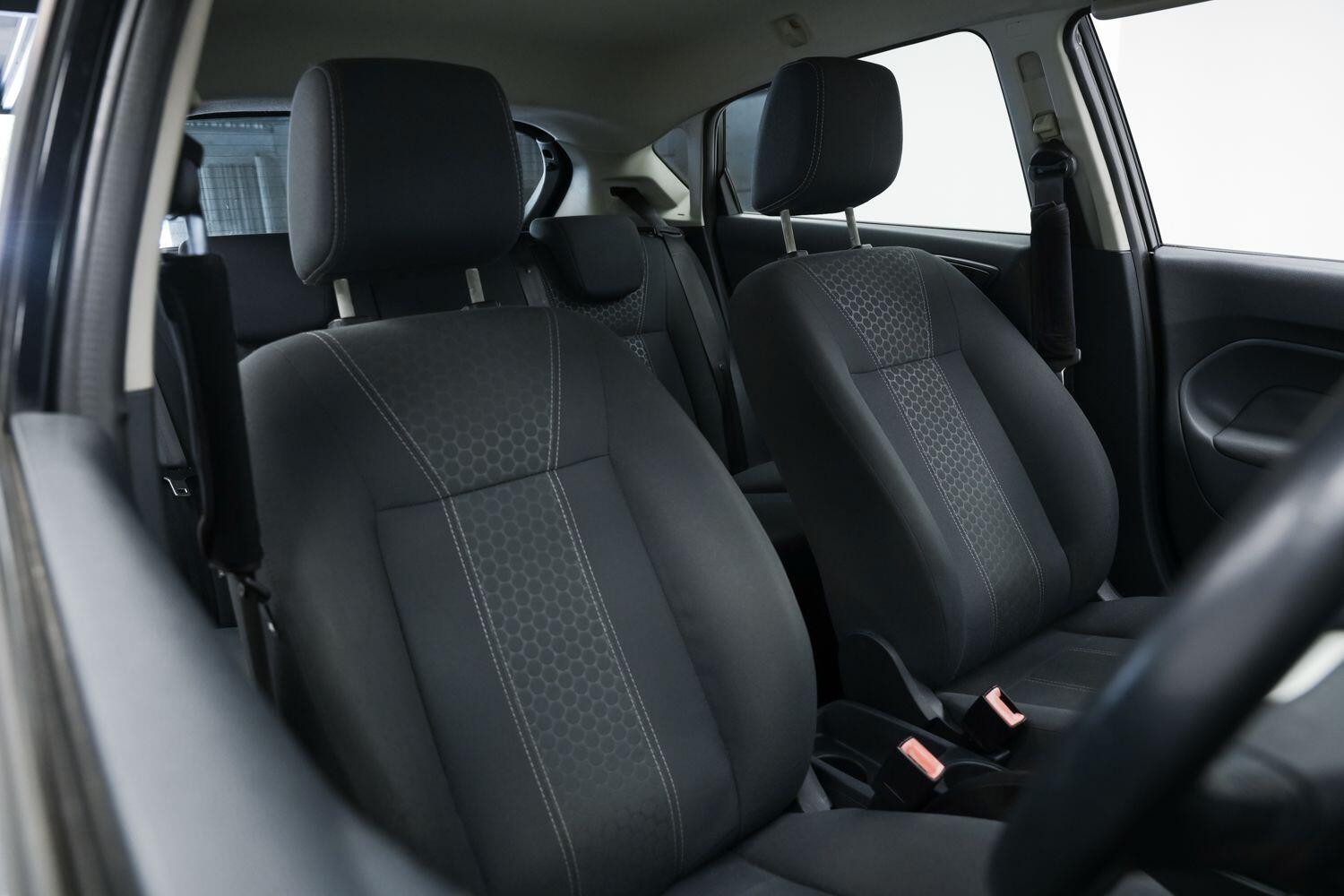 Used Ford Fiesta 2010 for sale - 76121839: Photo 10