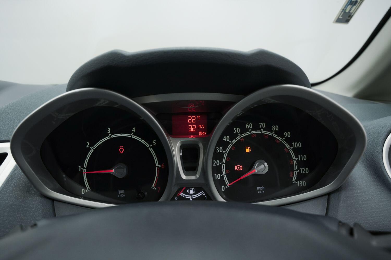 Used Ford Fiesta 2010 for sale - 76121839: Photo 24