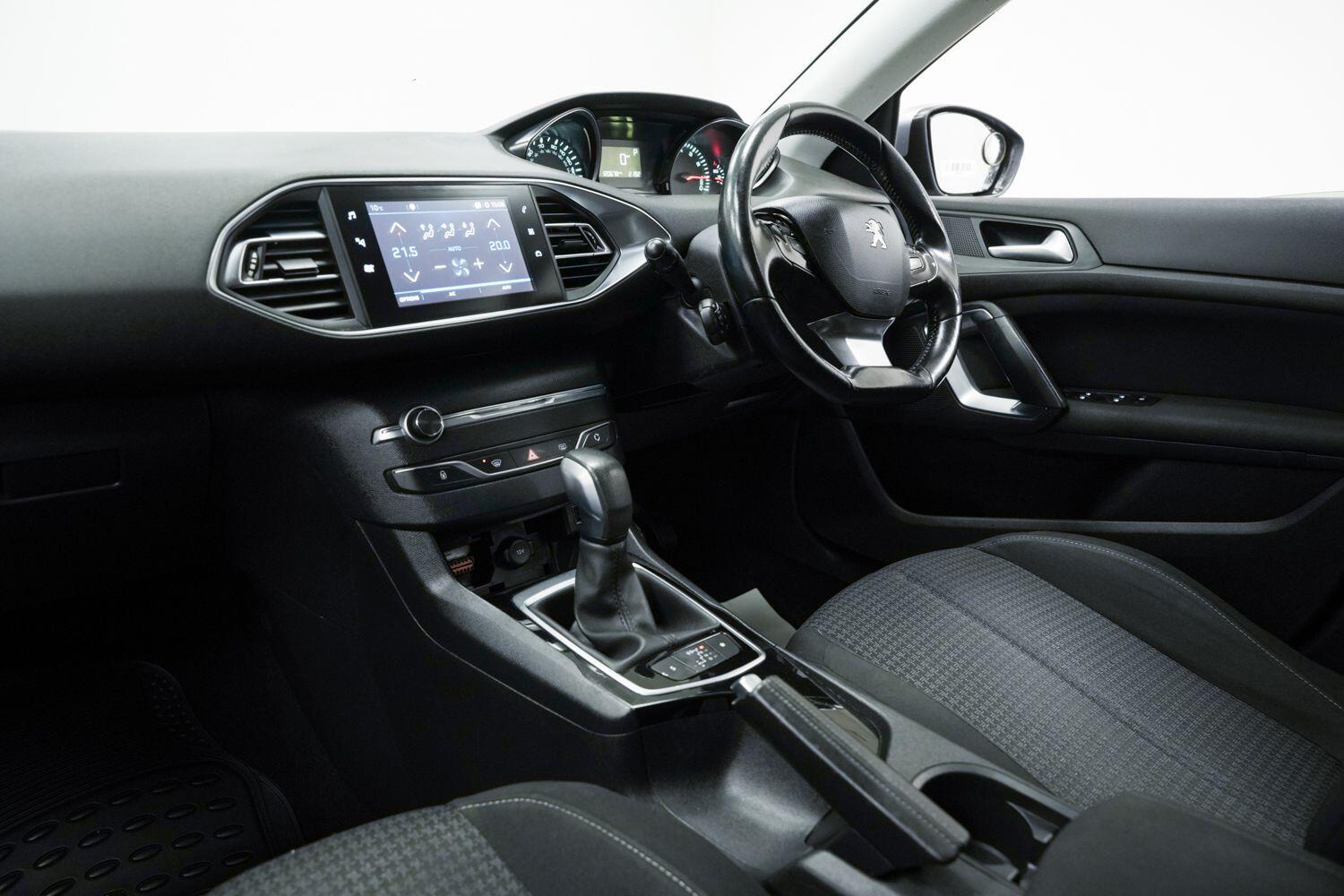 Used Peugeot 308 2017 for sale - 77840032: Photo 19