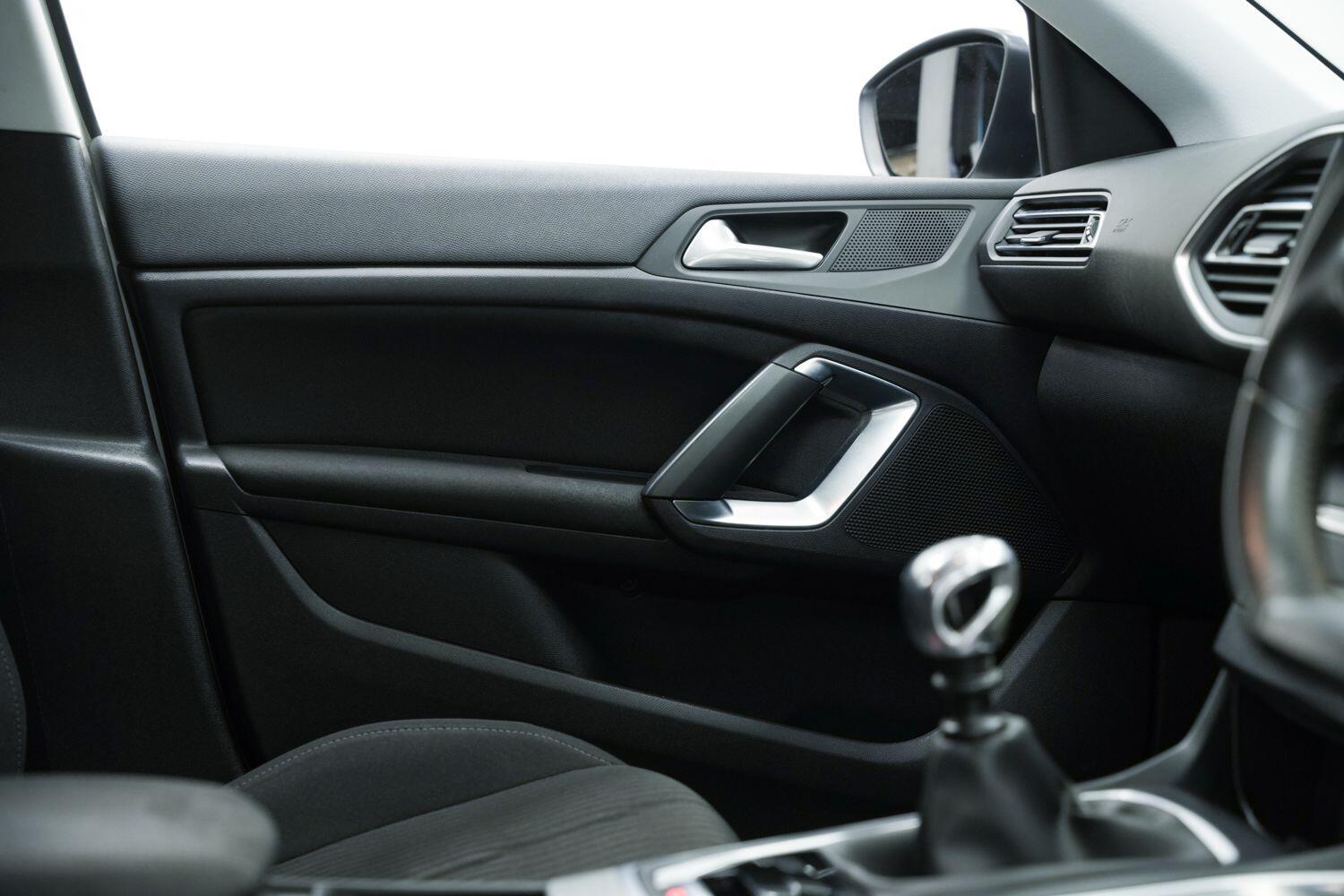 Used Peugeot 308 2014 for sale - 77456379: Photo 20