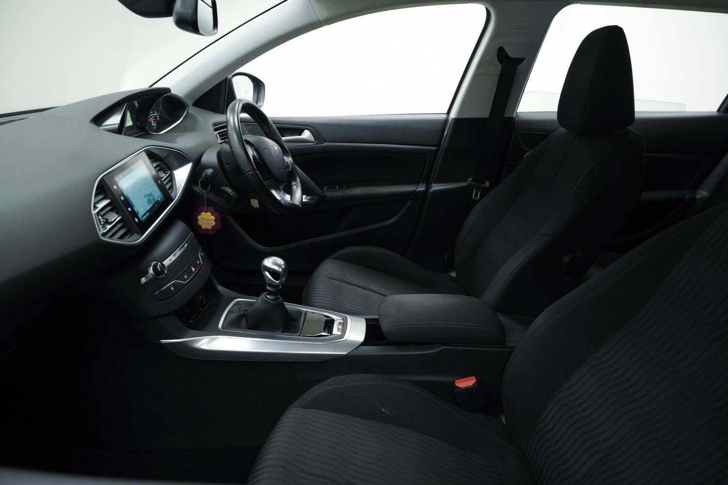 Used Peugeot 308 2014 for sale - 77456379: Photo 26