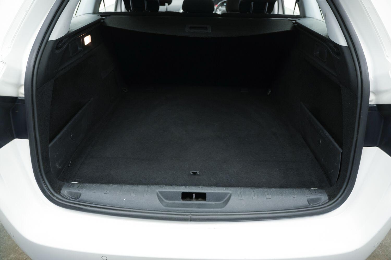 Used Peugeot 308 2014 for sale - 77456379: Photo 9