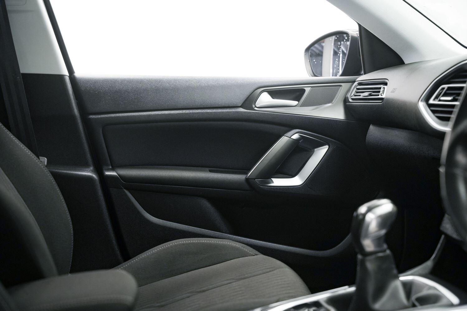 Used Peugeot 308 2014 for sale - 77892386: Photo 17