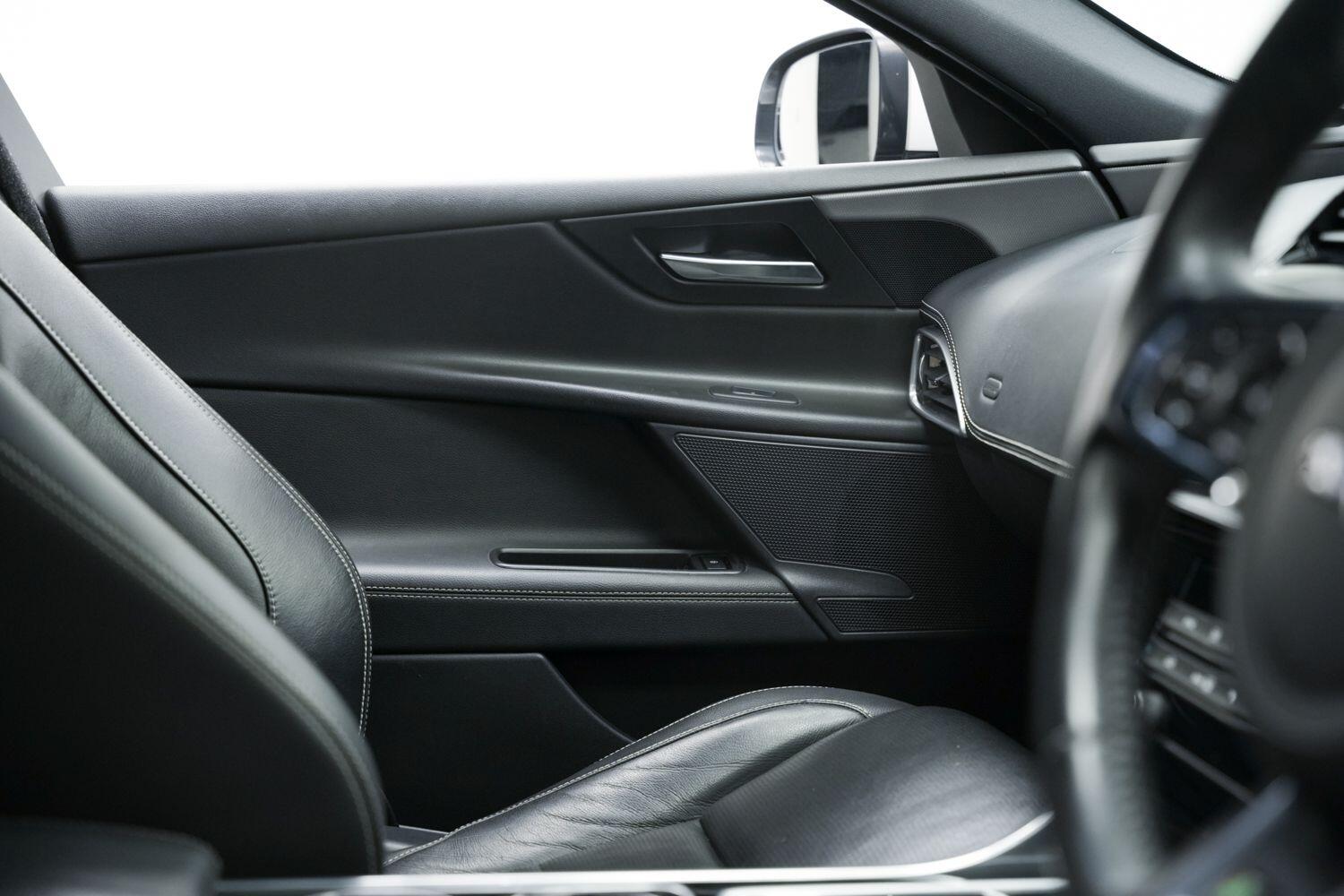 Used Jaguar XE 2016 for sale - 77081452: Photo 21