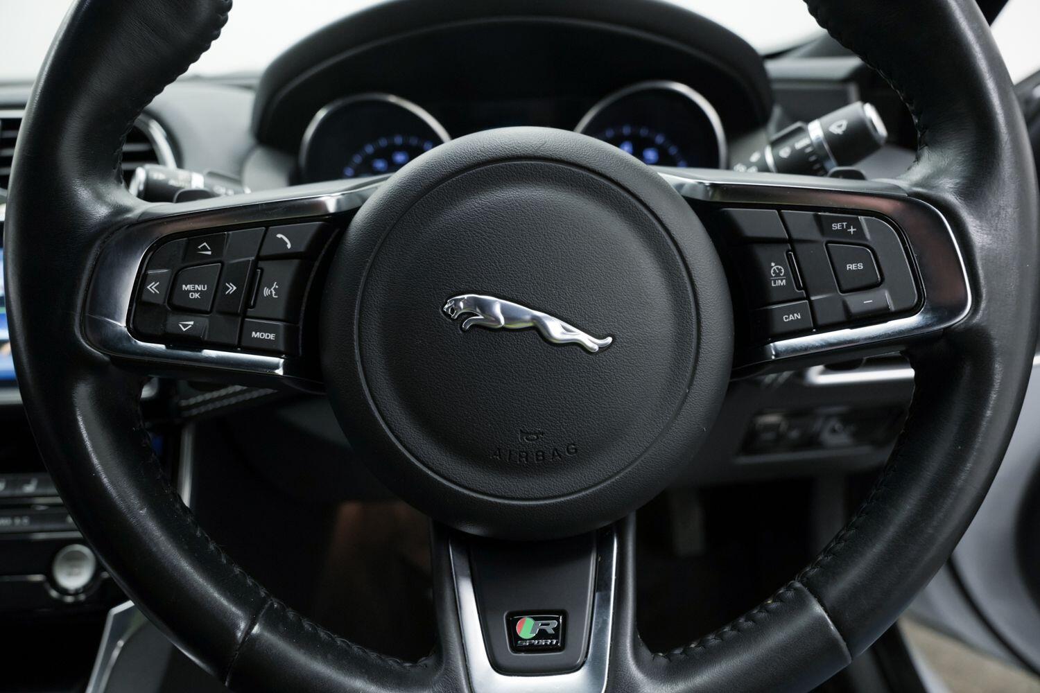 Used Jaguar XE 2016 for sale - 77081452: Photo 25