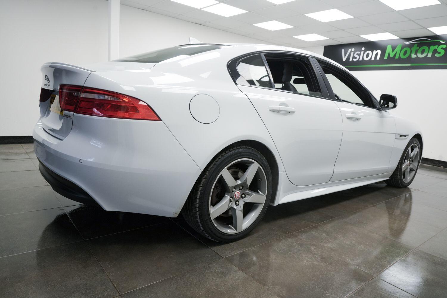 Used Jaguar XE 2016 for sale - 77081452: Photo 4