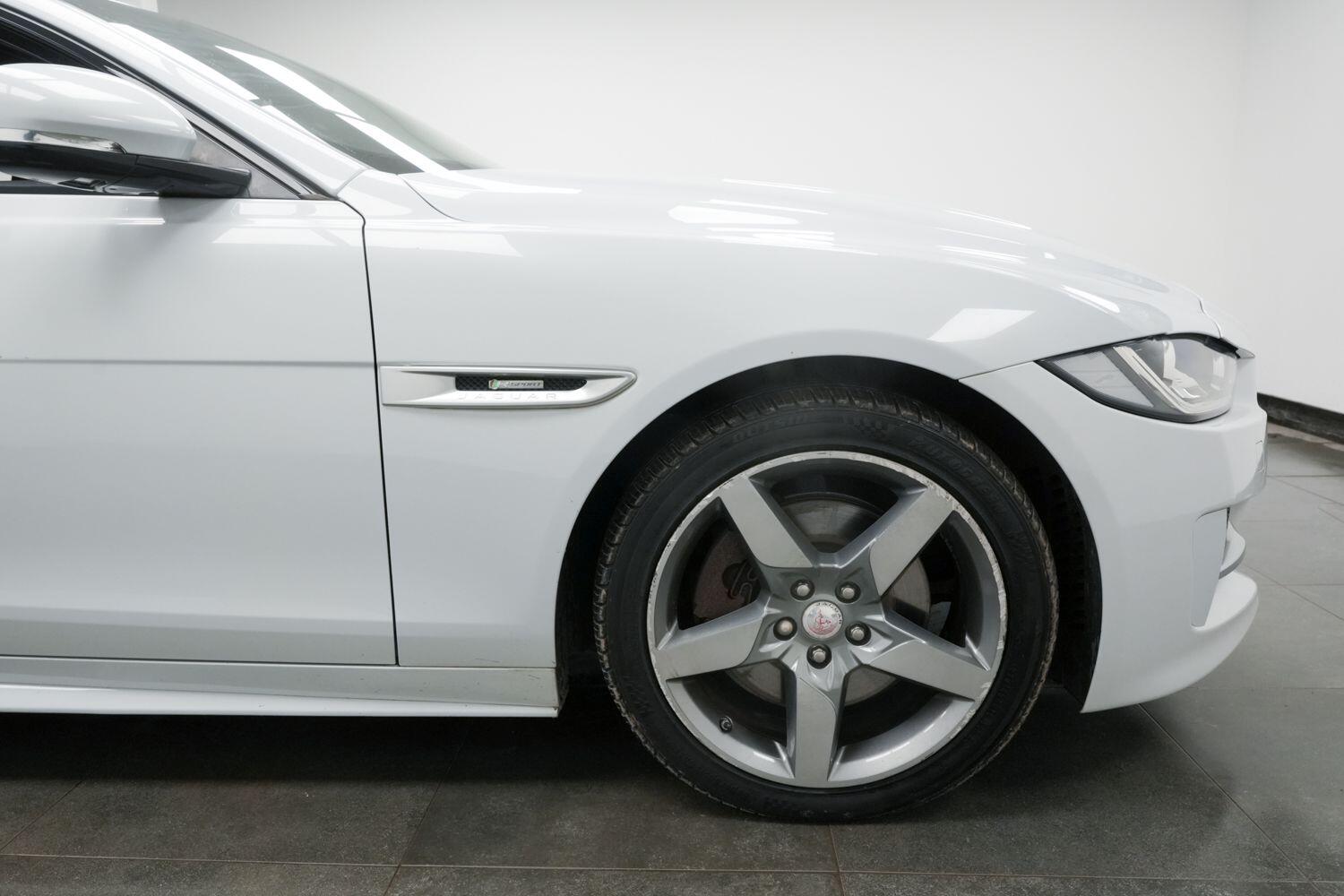Used Jaguar XE 2016 for sale - 77081452: Photo 5