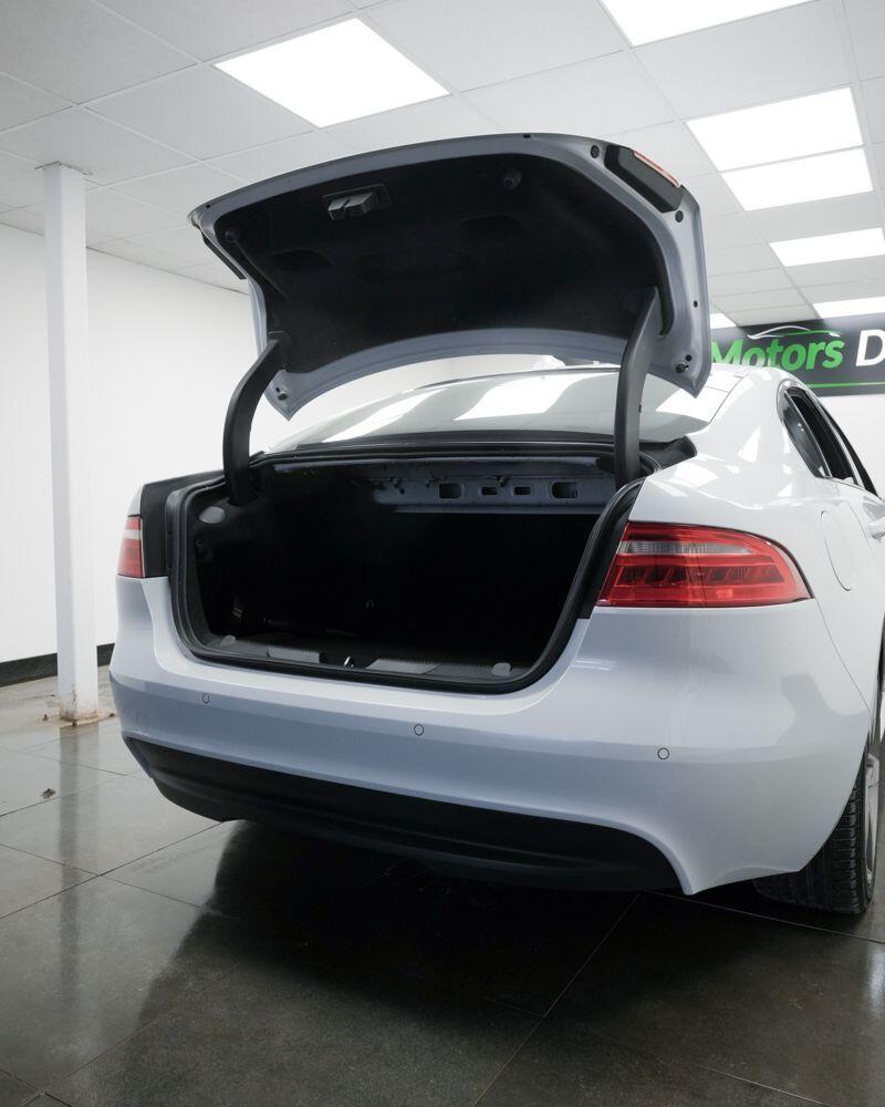 Used Jaguar XE 2016 for sale - 77081452: Photo 8