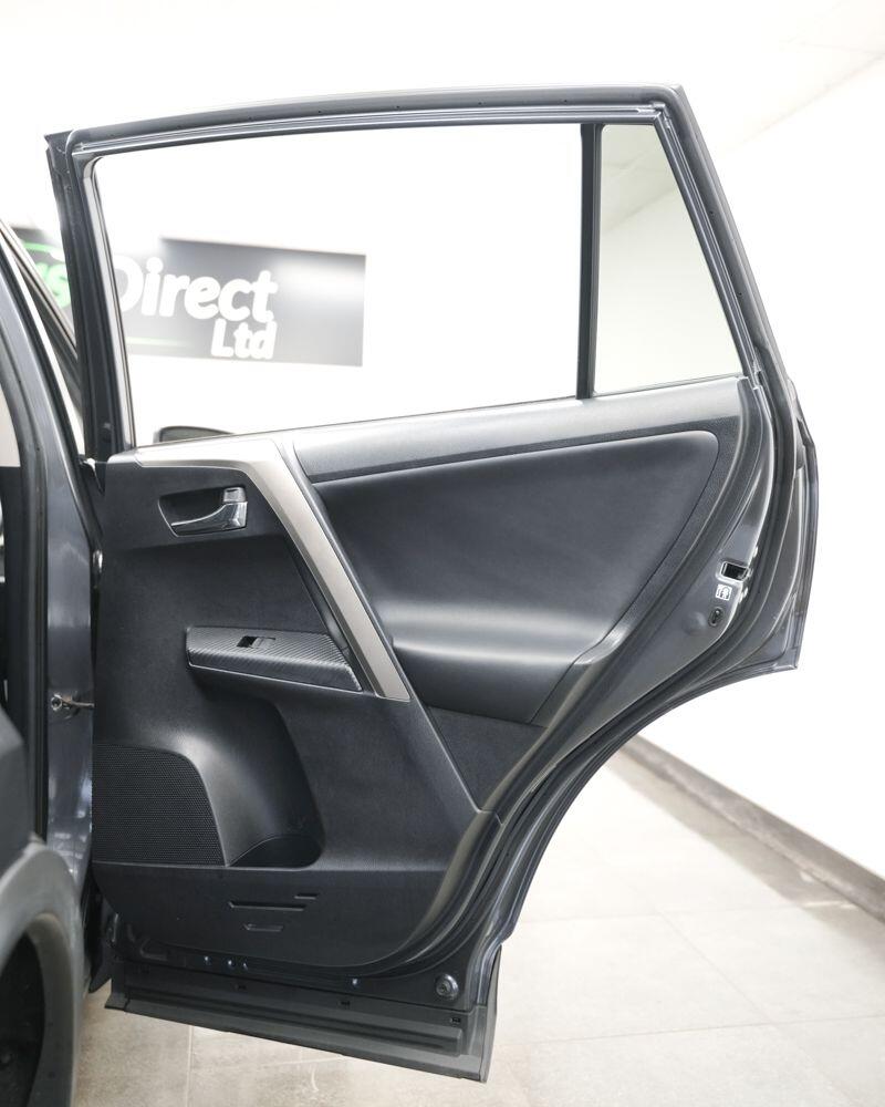 Used Toyota RAV4 2015 for sale - 76408380: Photo 16