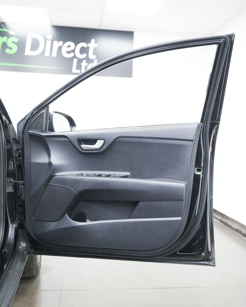 Used Kia Stonic 2018 for sale - 77440523: Photo 18