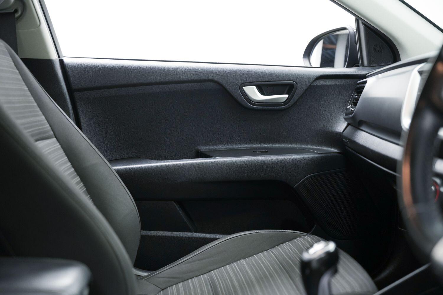 Used Kia Stonic 2018 for sale - 77440523: Photo 21