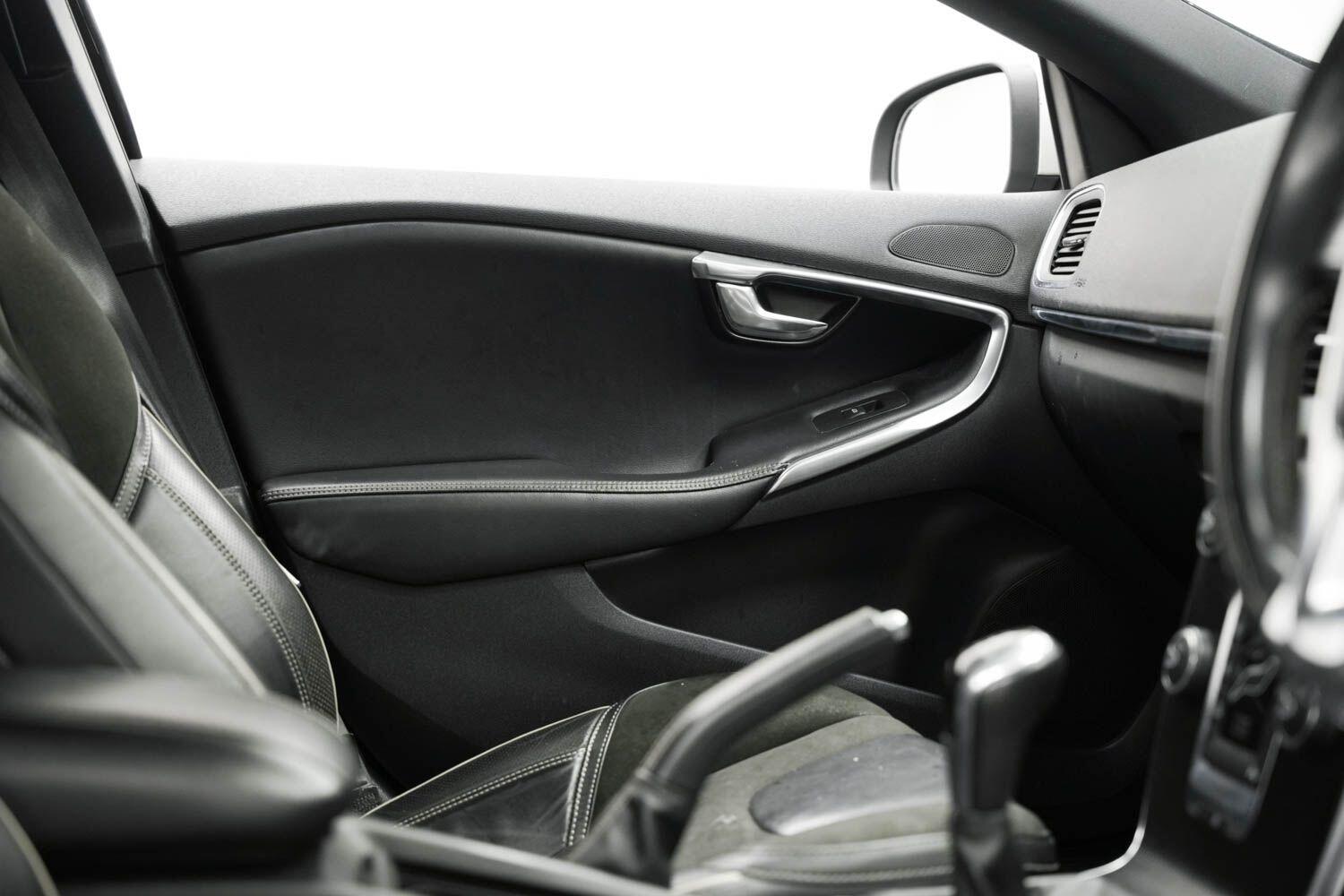 Used Volvo V40 2017 for sale - 76742896: Photo 18