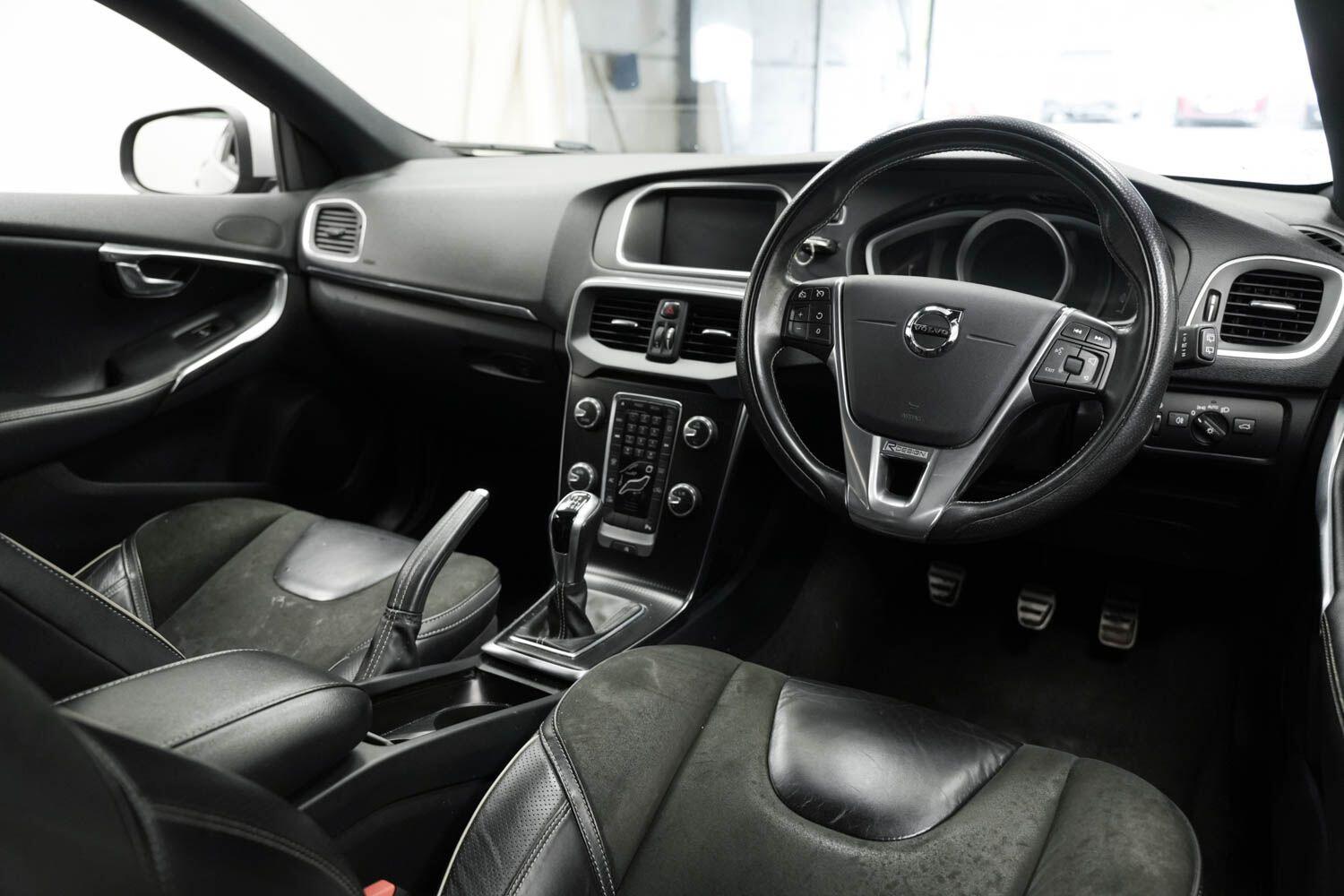 Used Volvo V40 2017 for sale - 76742896: Photo 9