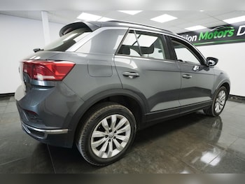 Used Volkswagen T-Roc 2018 for sale - 78898816: Photo