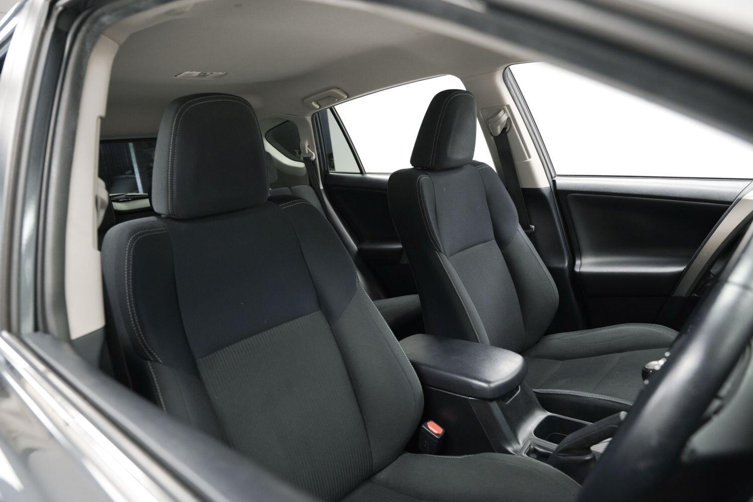 Used Toyota RAV4 2015 for sale - 76702020: Photo 10