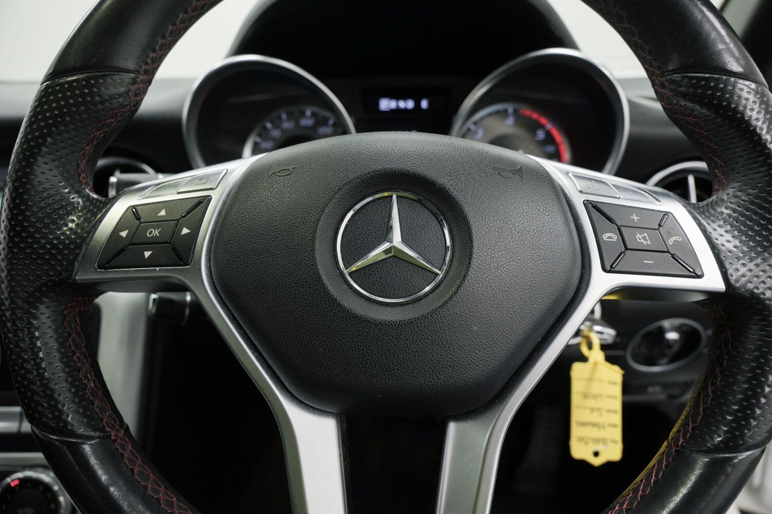 Used Mercedes-Benz SLK 2014 for sale - 76388439: Photo 19