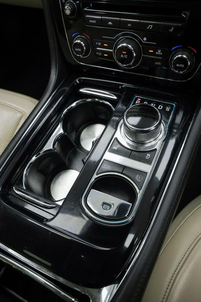 Used Jaguar XJ 2014 for sale - 77315029: Photo 28