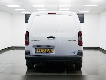 Used Peugeot Partner 2018 for sale - 77098002: Photo