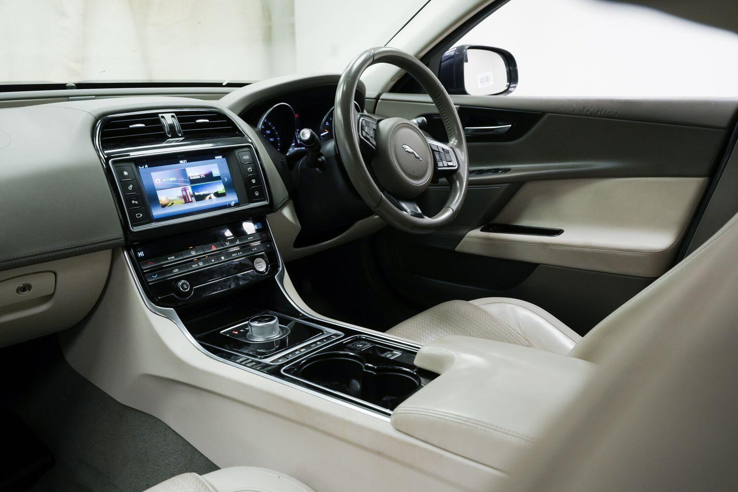 Used Jaguar XE 2015 for sale - 77440787: Photo 16