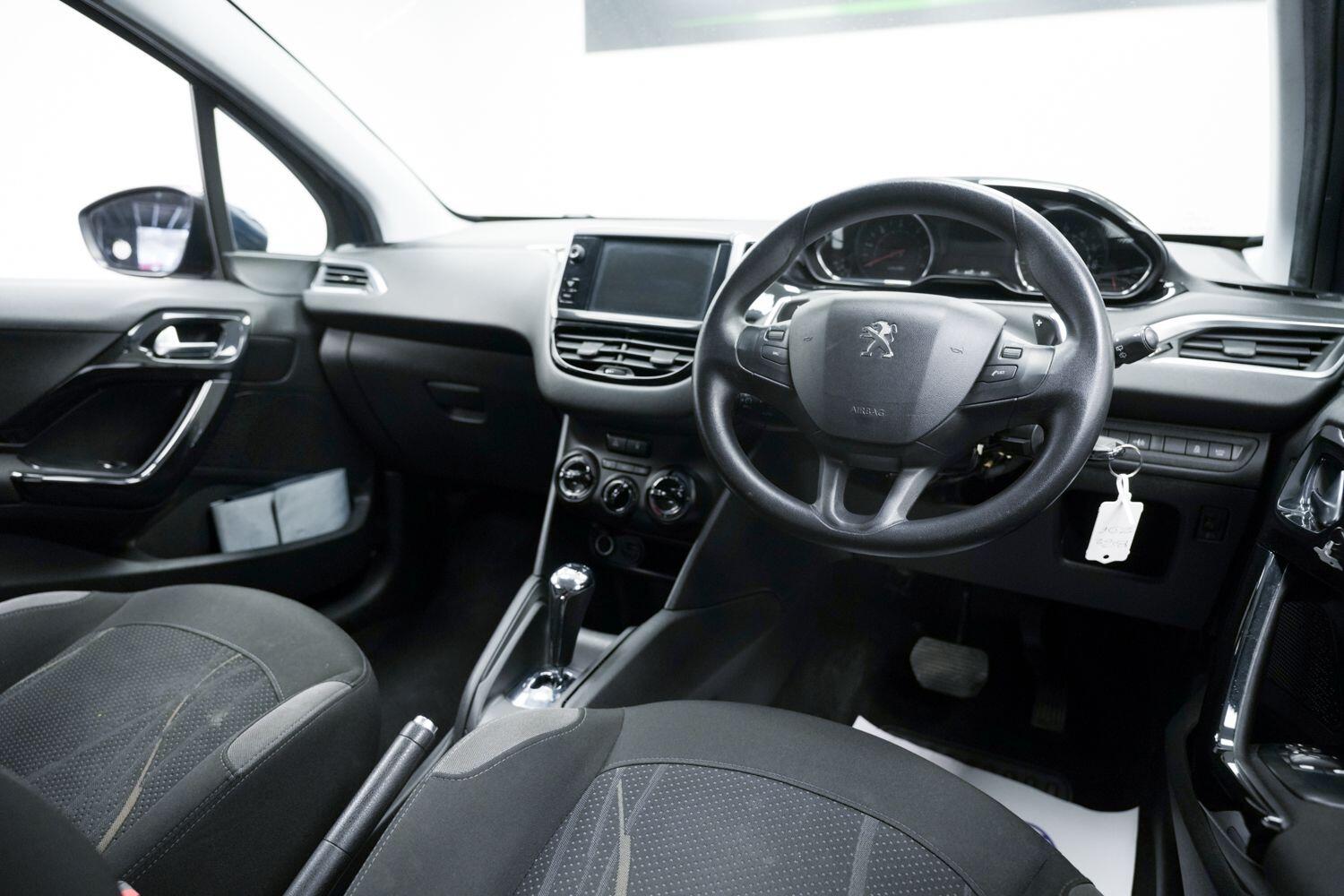 Used Peugeot 208 2013 for sale - 77242731: Photo 10