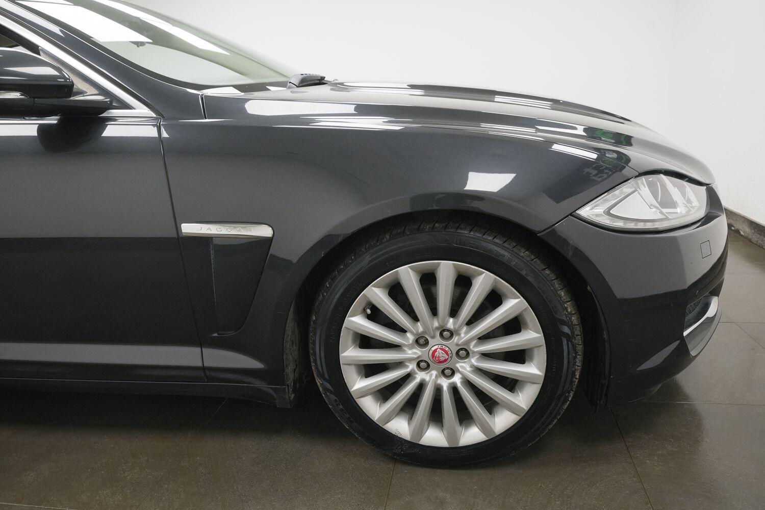Used Jaguar XF 2015 for sale - 77898593: Photo 5