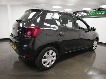 Used Dacia Sandero 2017 for sale - 77737360: Photo