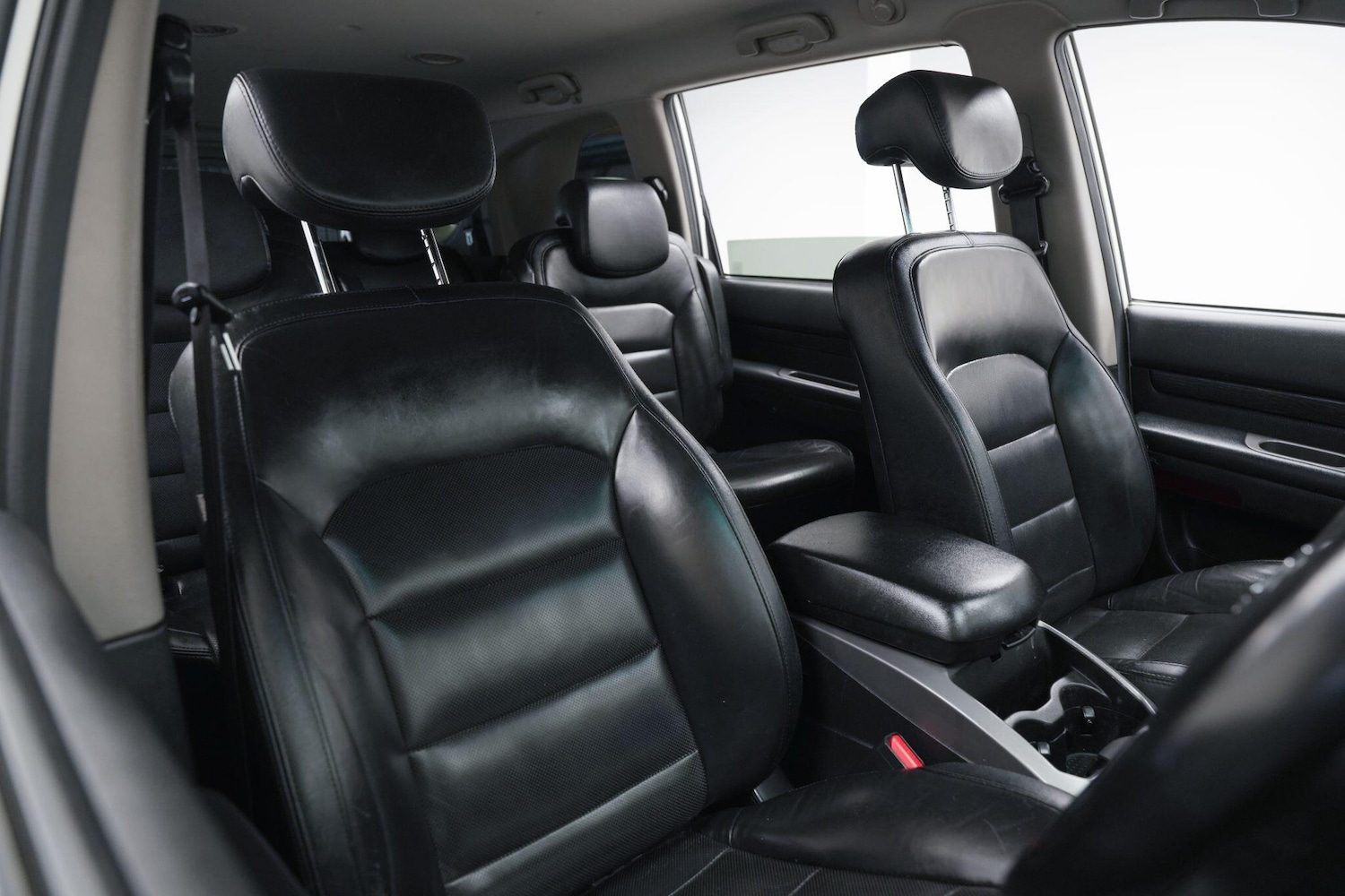 Used Ssangyong Turismo for sale - 77768083: Photo 12