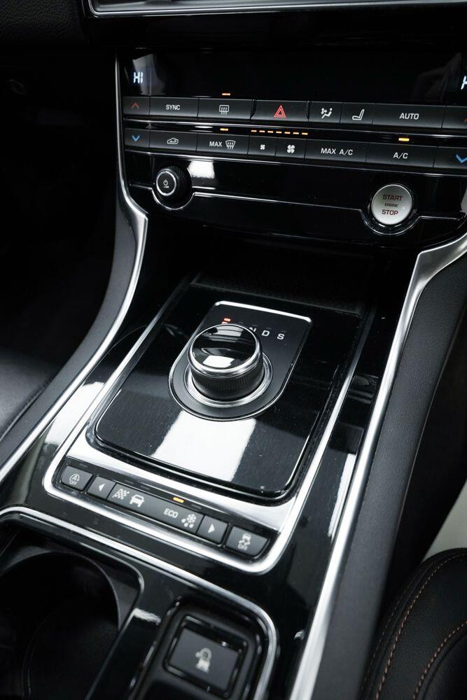 Used Jaguar XE for sale - 76824714: Photo 24