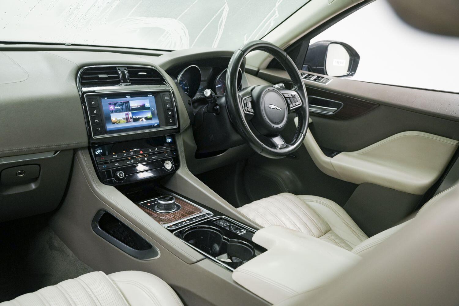 Used Jaguar F-Pace 2016 for sale - 77612454: Photo 21