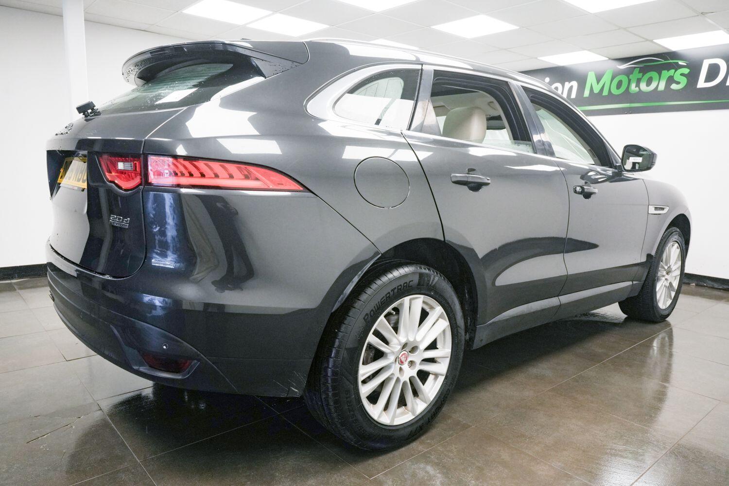 Used Jaguar F-Pace 2016 for sale - 77612454: Photo 4