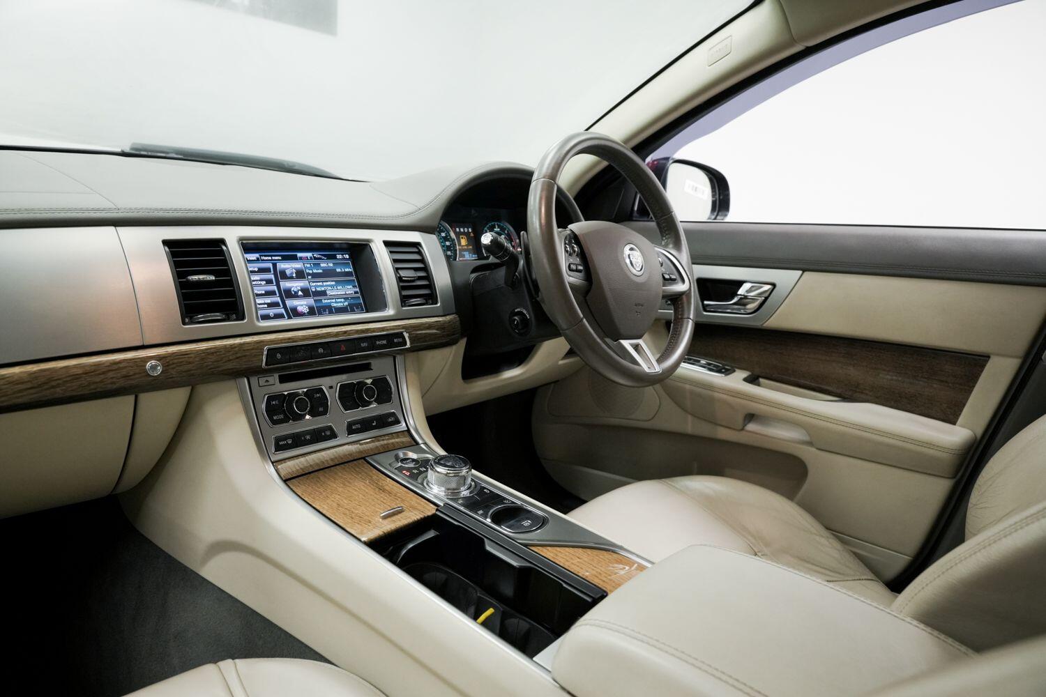 Used Jaguar XF 2013 for sale - 76823737: Photo 21