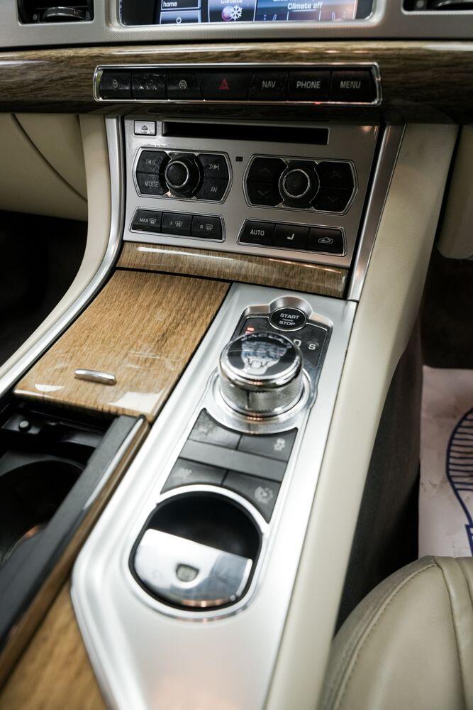 Used Jaguar XF 2013 for sale - 76823737: Photo 24