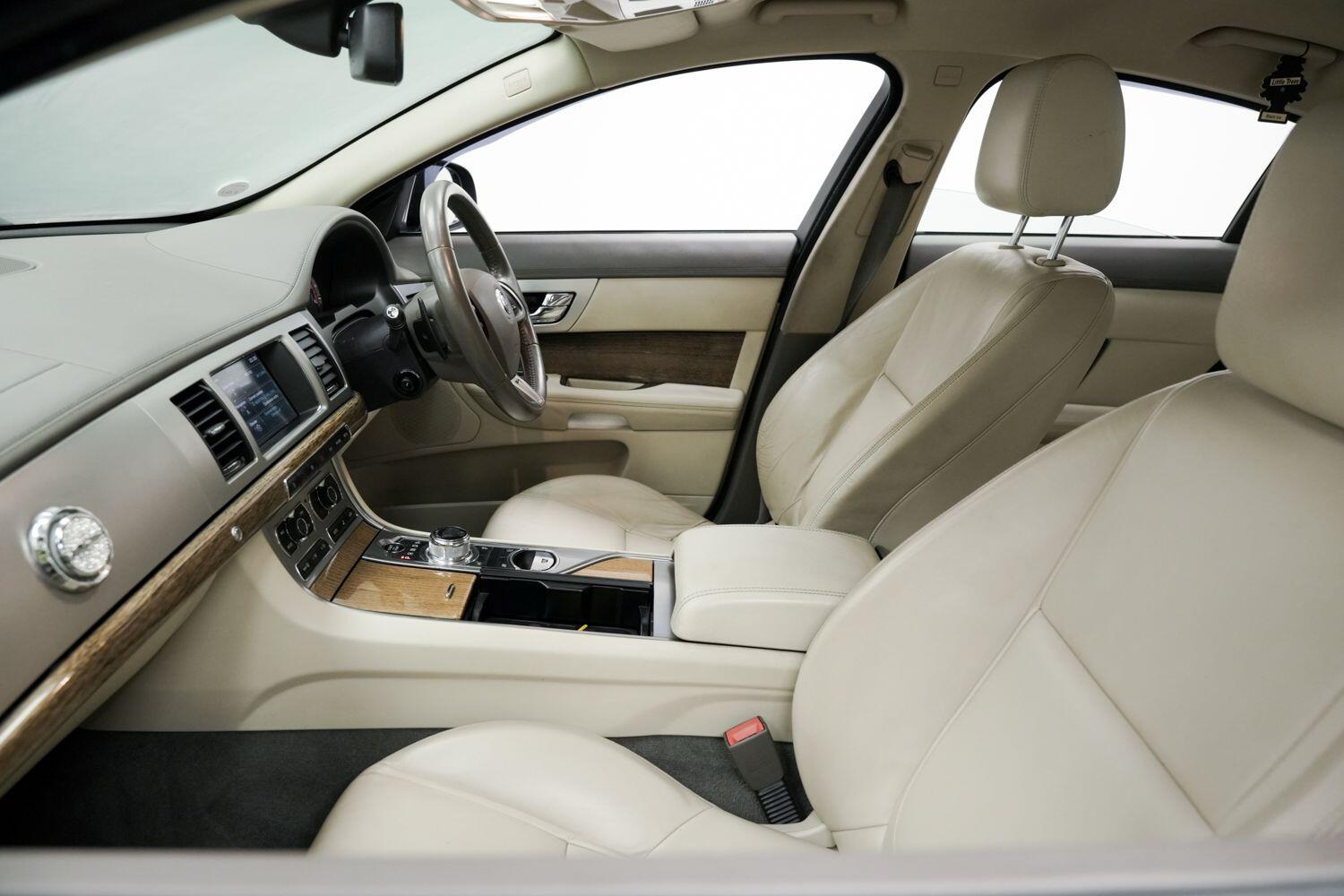 Used Jaguar XF 2013 for sale - 76823737: Photo 33