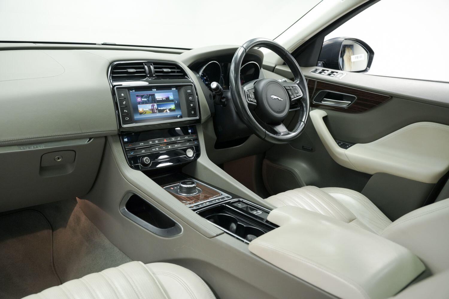 Used Jaguar F-Pace 2016 for sale - 76408442: Photo 24