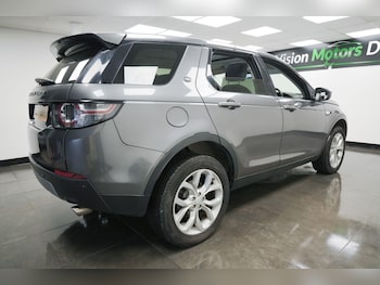 Used Land Rover Discovery Sport 2017 for sale - 77940154: Photo