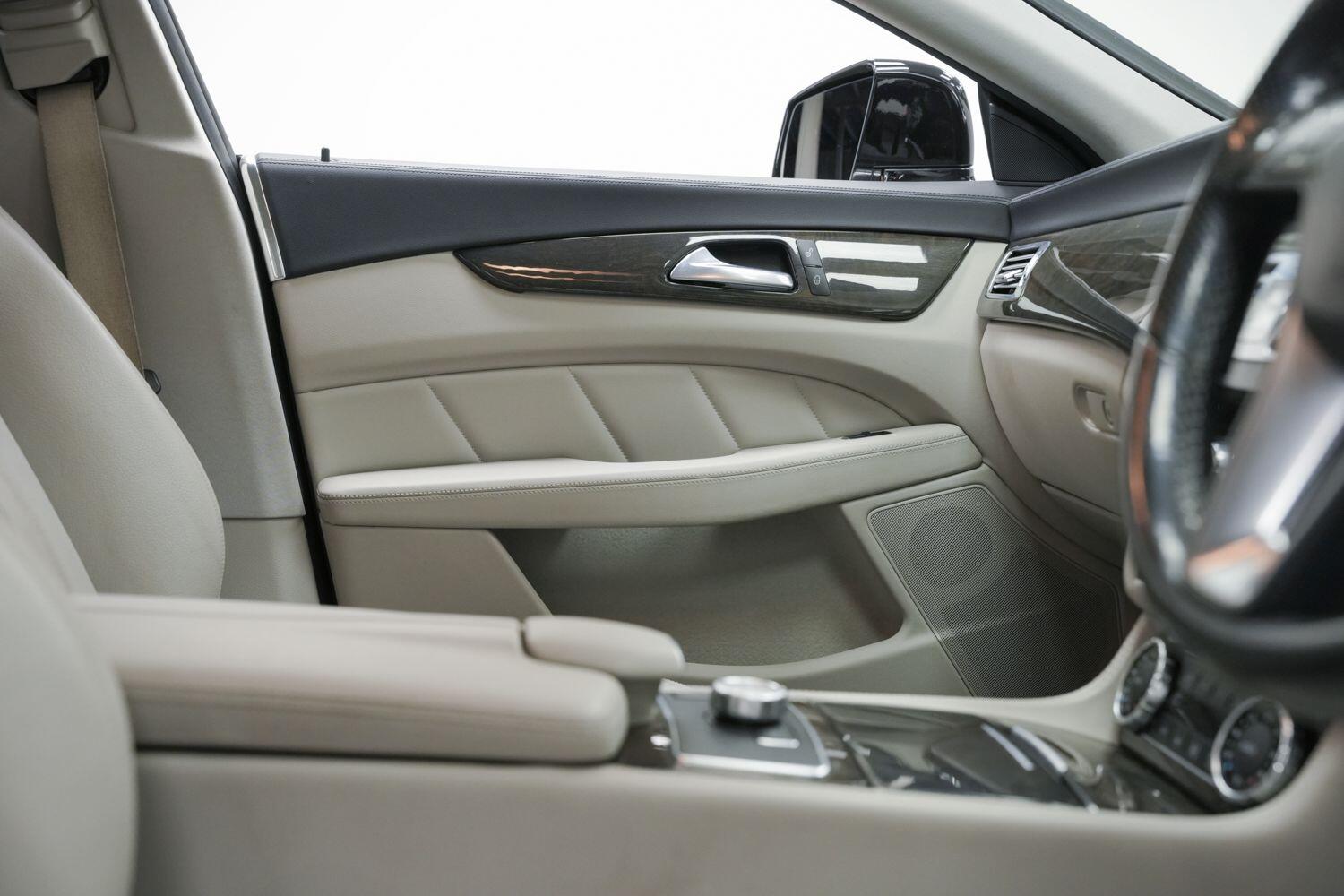 Used Mercedes-Benz CLS 2011 for sale - 77166676: Photo 22