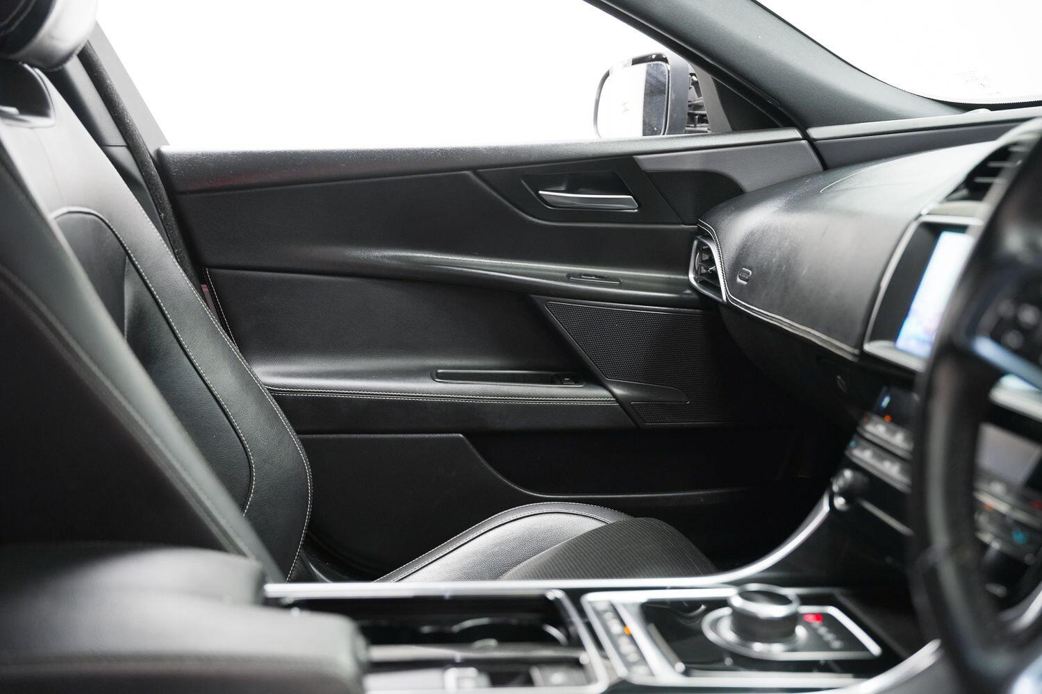 Used Jaguar XE 2018 for sale - 78019826: Photo 21