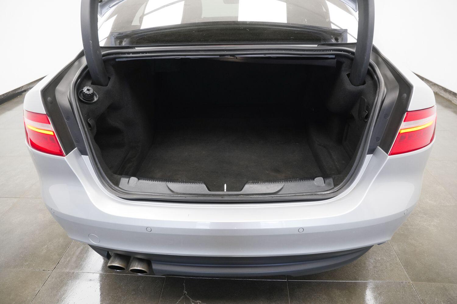 Used Jaguar XE 2018 for sale - 78019826: Photo 9